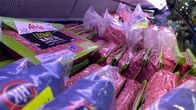 Färdigförpackat ekokött i butikshyllan.