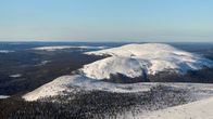 Kesänkitunturi, jossa tapahtui lumivyöry, on kuvassa keskellä. 