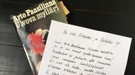 Arto Paasilinnan romaani Ulvova mylläri, jonka päällä on sen innoittamana syntynyt kirje.