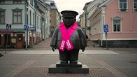 Oulun toripoliisi naisten päivänä.