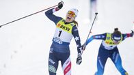 Rosie Brennan korsar mållinjen som etta i Davos.