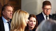 SDP:n puoluejohtoa eduskuntaryhmän kokouksen jälkeen.