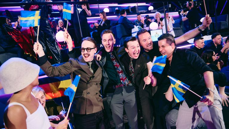 Humorgruppen KAJ är glada i green room under Eurovision Song Contest 2025.