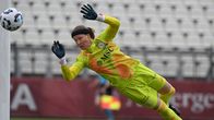 Servette FC:n Tinja-Riikka Korpela torjuntahommissa AS Romaa vastaan 18.9.2024. 