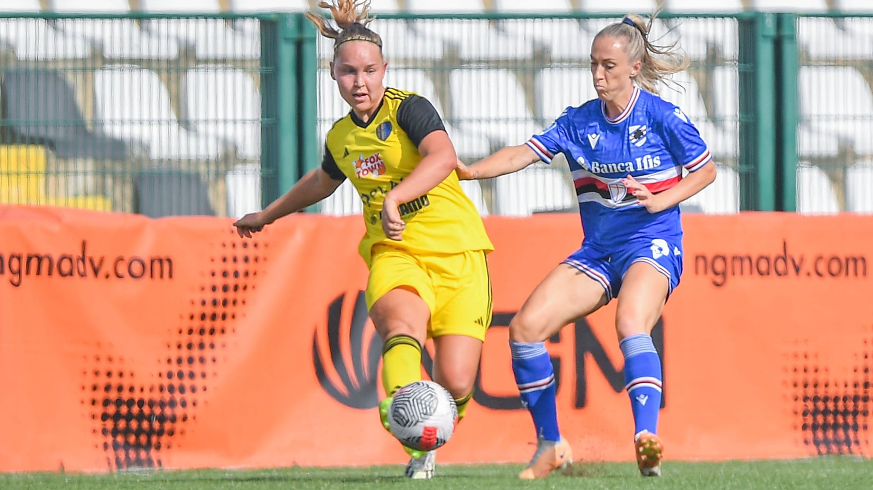 Oona Sevenius spelar för Como i en match i italienska damligan.