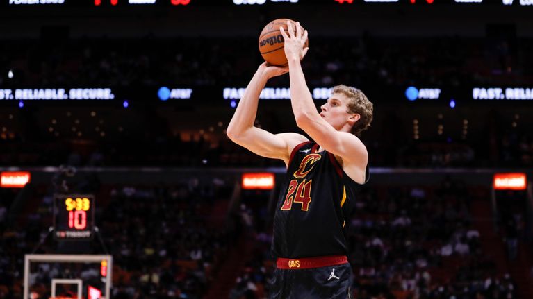 Lauri Markkanen vann med Cleveland i Miami.