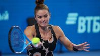 Tennispelaaja Maria Sakkari Marimekon asussa.