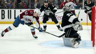 Artturi Lehkonen nätar mot Los Angeles.