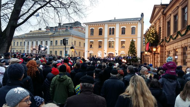 Joulurauhan julistus Turun Vanhalla Suurtorilla vuonna 2016.