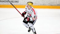 Joakim Kemell åker runt på isen.