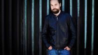 Kirjailija ja dramaturgi Jukka Viikilä