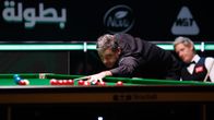 Ronnie O'Sullivan nousi kaukaa takaa-ajoasemasta voittotaisteluun, mutta Neil Robertson (taustalla) oli lopulta vahvempi.  