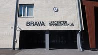 Koulurakennuksen julkisivu Paraisilla.