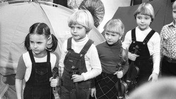 Ote Viuluviikarit musiikkimaassa -ohjelmasta (1979).