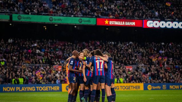 Barcelonan naiset juhlivat maalia.