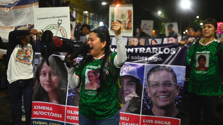 Protesti Mexicossa kadonneiden ihmisten puolesta MM-kisa-aattona.