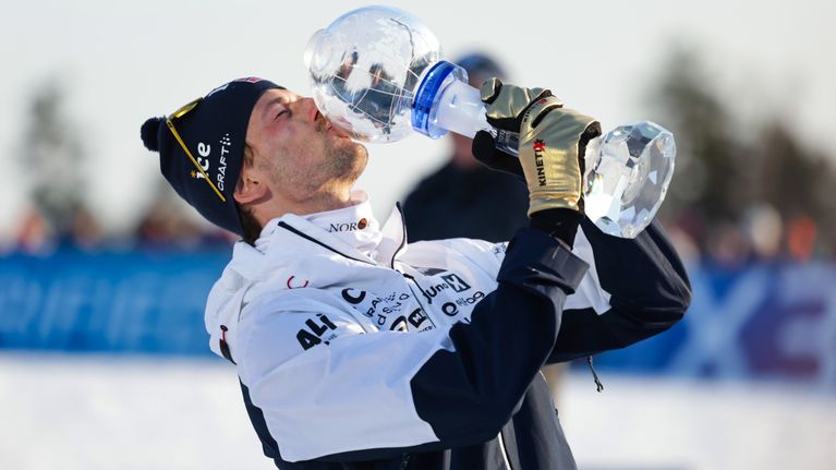 Sturla Holm Lægreid med kristallpokal.