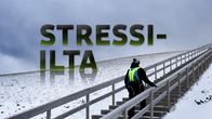 Henkilö kävelee ylämäkeen portaita, teksti Stressi-ilta.