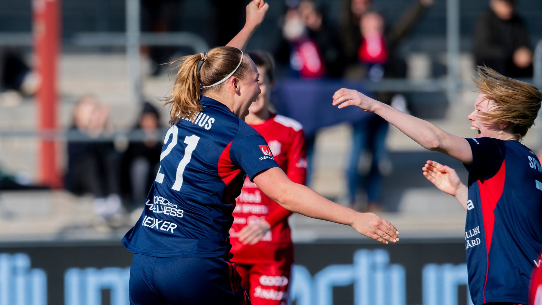 Oona Sevenius spelar i en match för FC Rosengård i Malmö.