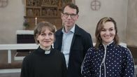 Heidi Lieke, Juha Itkonen ja Elina Vaittinen Vanajan kirkossa.
