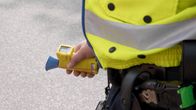 Poliisi valvoo liikennettä.