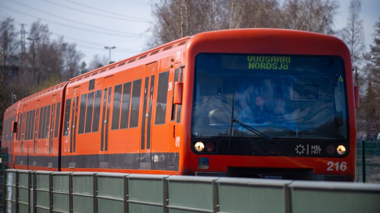 apulais-pormestari-ja-valtuuston-vara-puheen-johtaja-raitiovaunut