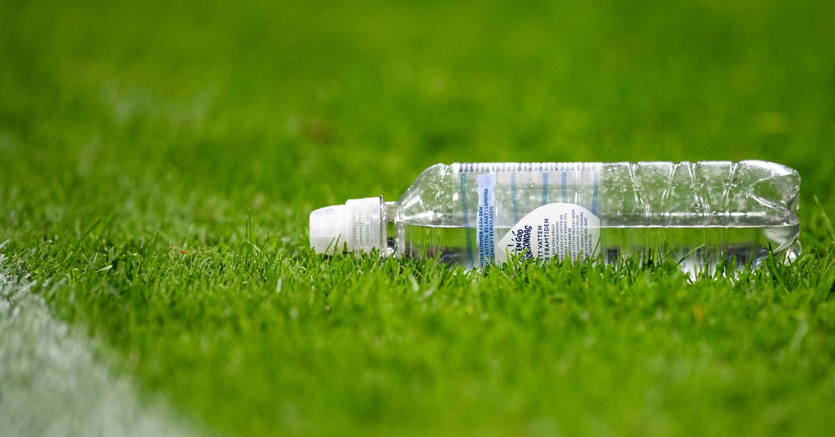 Fifa muutti mielensä – kritisoitu vesilinja käyttöön MM-kisoissa