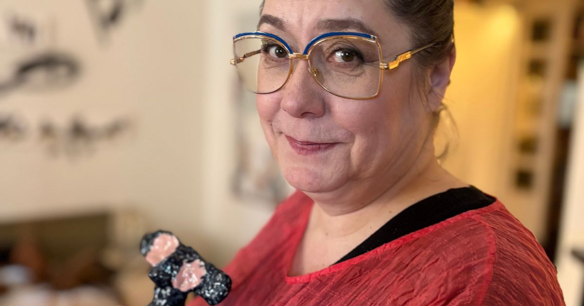 Mari Mannisen rento taidekeräily alkoi tupakanhajuisesta teoksesta: ”Fairia vaan veteen, ja peset sen”
