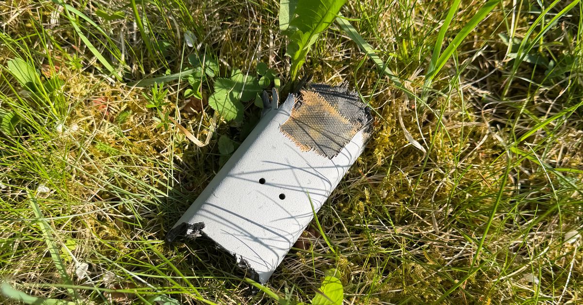 Ylen toimittaja löysi Virossa alas ammutun droonin palasia