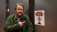 Näyttelijä Kimmo Tuppurainen kyllästyi Kemin kaupunginteatterin sisäilmaongelmista johtuvaan tilaongelmaan ja korona-ajan epävarmuus näytöksistä oli viimeinen niitti, Tuppurainen irtisanoutui ennen virallista eläkeikää