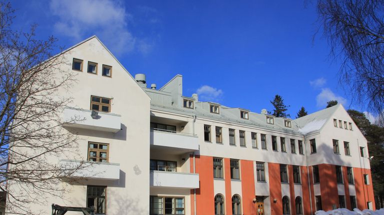 Kaunialan sairaala kuvattuna ulkoa päin.