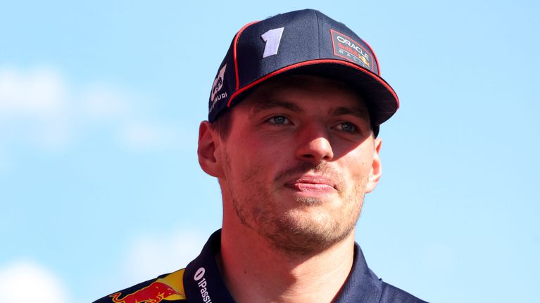 Max Verstappen vaimensi huhut tallin vaihdosta, jatkaa Red Bullin ...