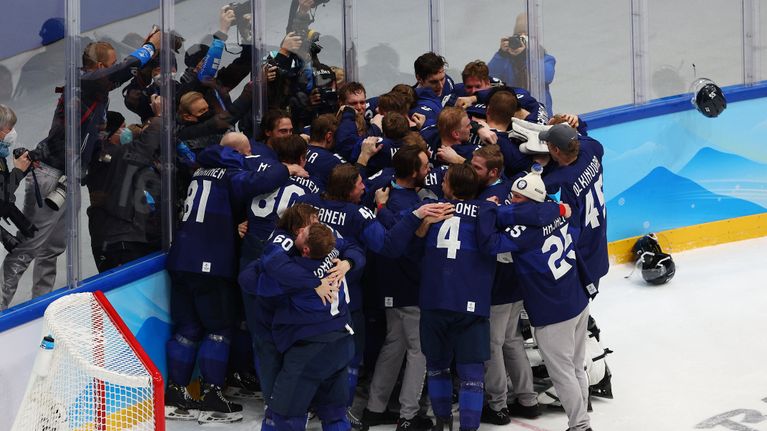 Leijonat juhlii 