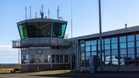Kokkola-Pietarsaaren lentokentän lennonjohtotorni.