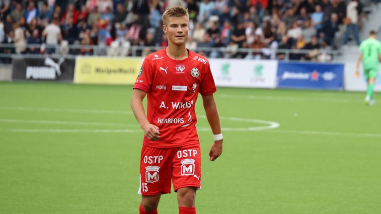 Rudi Vikström på fotbollsplanen.