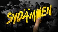 Sana "sydämen" akryylimaalilla kirjoitettuna.
