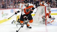 Rasmus Ristolainen med pucken bakom eget mål i NHL-slutselet våren 2026.