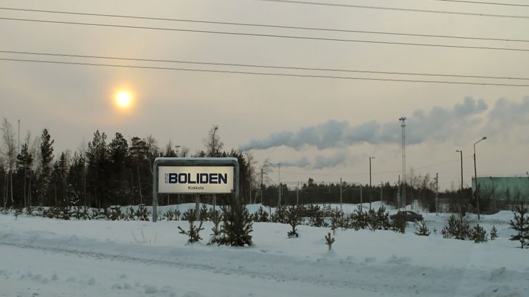 Boliden i Karleby i vinterskrud.