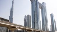 Burj Khalifa ja muita korkeita rakennuksia.