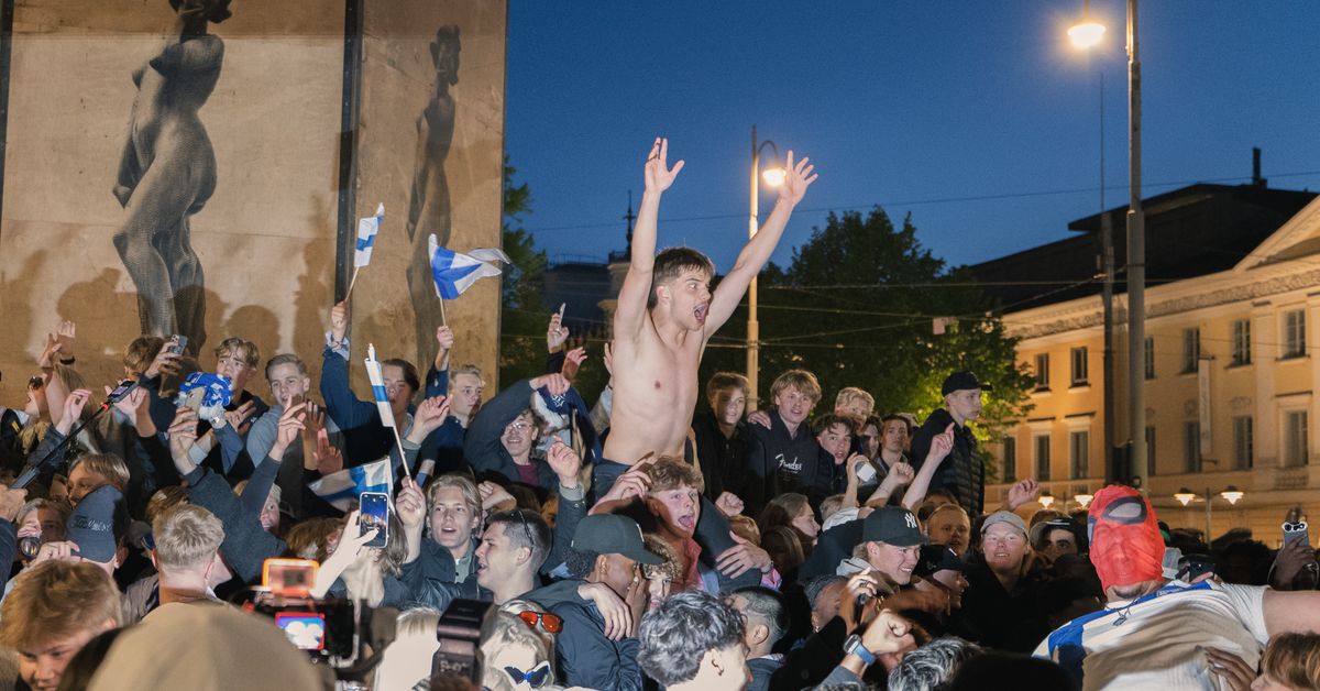 ”Torille” – glädjeyran var total när finländarna firade guldet i ishockey-VM