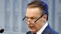 Komitean puheenjohtaja, kokoomuksen kansanedustaja Ilkka Kanerva asevelvollisuustyöryhmän loppuraportin julkistuksessa Helsingissä 26. marraskuuta 2021.