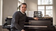 Tuomas Katalaja, oopperalaulaja kotonaan hämeenlinnssa