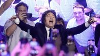 Argentiinan presidentti Javier Milei juhlii vaalitulosta.