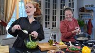 Ella Grüssner Cromwell-Morgan och Elin SKagersten-Ström i Strömsös kök