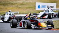 Arvid Lindbland Formula Oceania Regional -sarjan kilpailussa.
