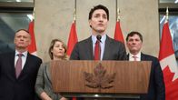 Kanadas premiärminister Justin Trudeau i en talarstol.