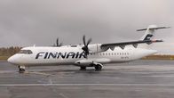 Finnairin potkurikone Kuopion lentoasemalla.