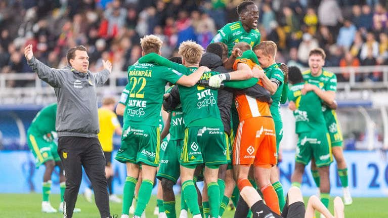 Ilves firar efter cupfinalen 2023.
