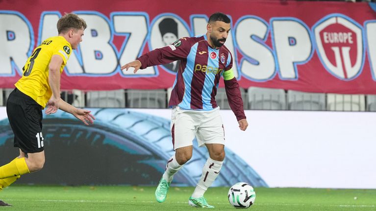 Mo Salah pelaa KuPSia vastaan Konferenssiliigassa.
