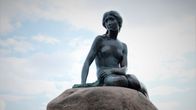 Statyn Lilla sjöjungfrun i Köpenhamn. 